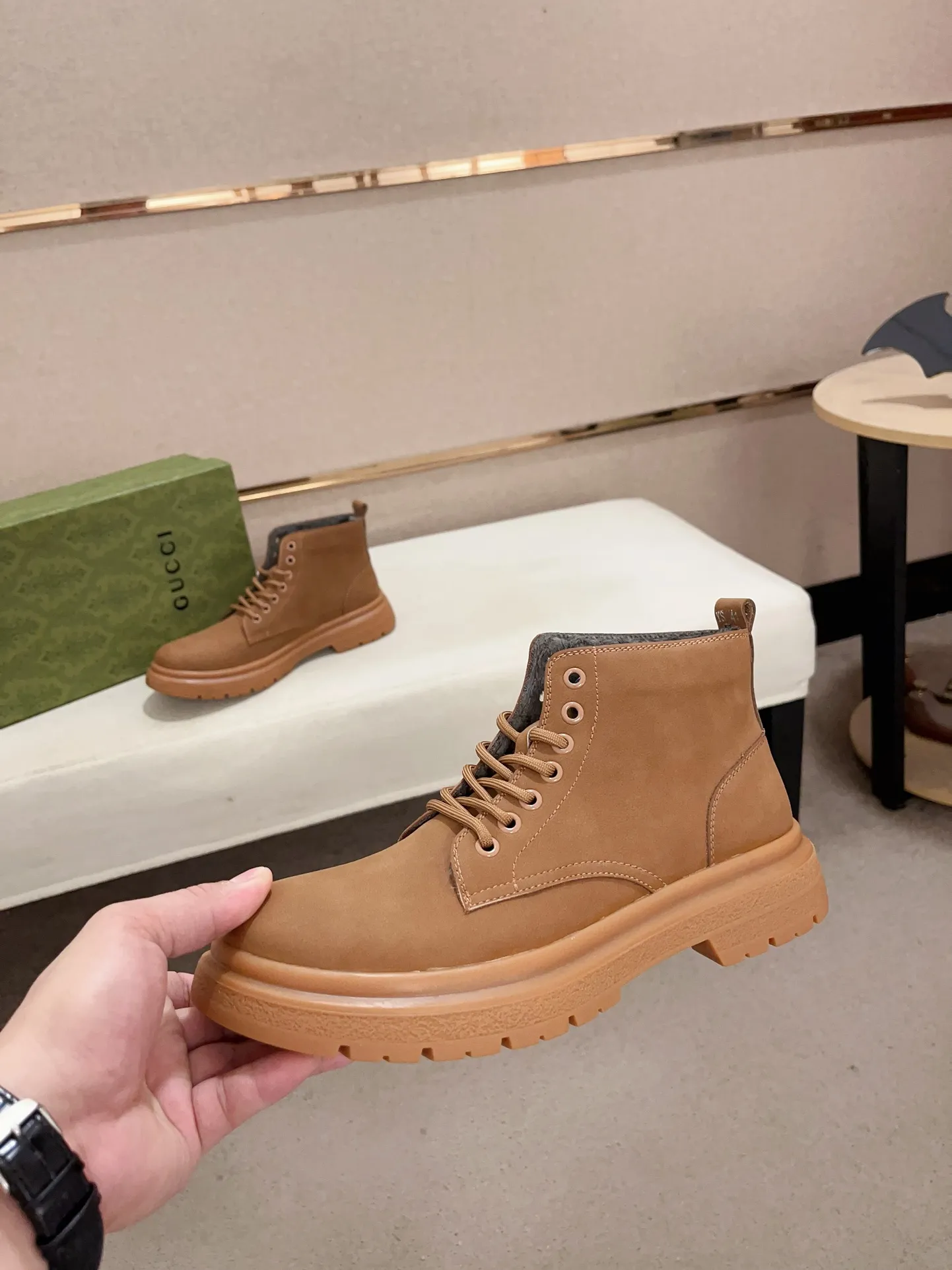 Men's shoes 💰 440💰 (can be made without standard supply platform) high-quality new high-top GUCCI (Gucci) counters are launched simultaneously, new men's shoes, 😘fabrics are selected from imported cowhide, lining: plush lining. 👍🏿 High-end ☄️ air-cushion molded anti-slip rubber outsole, exquisite lines, simple and elegant, comfortable and high-end for leisure travel. Code number: 38 to 44 (45 can be customized and cannot be returned or exchanged)
